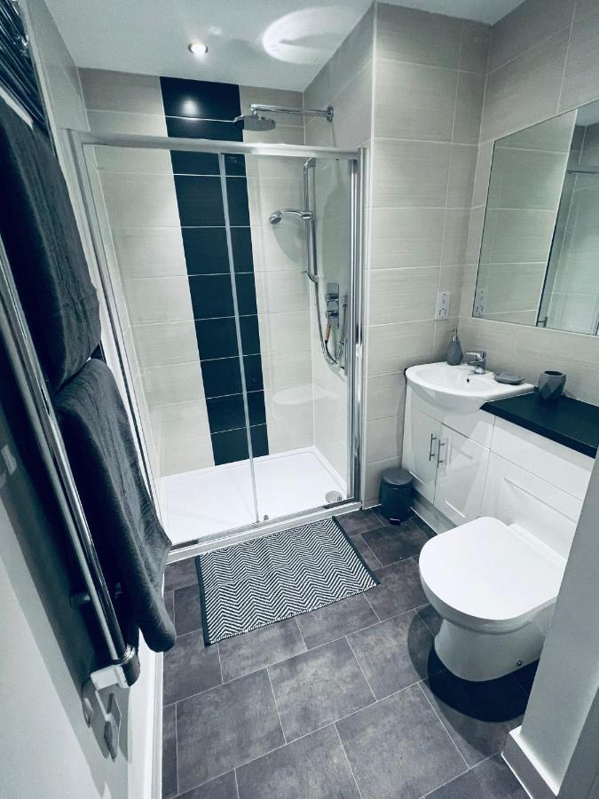 Burkhardt Hall- Parking Included- Sleeps 4 Apartment Swindon Exterior photo