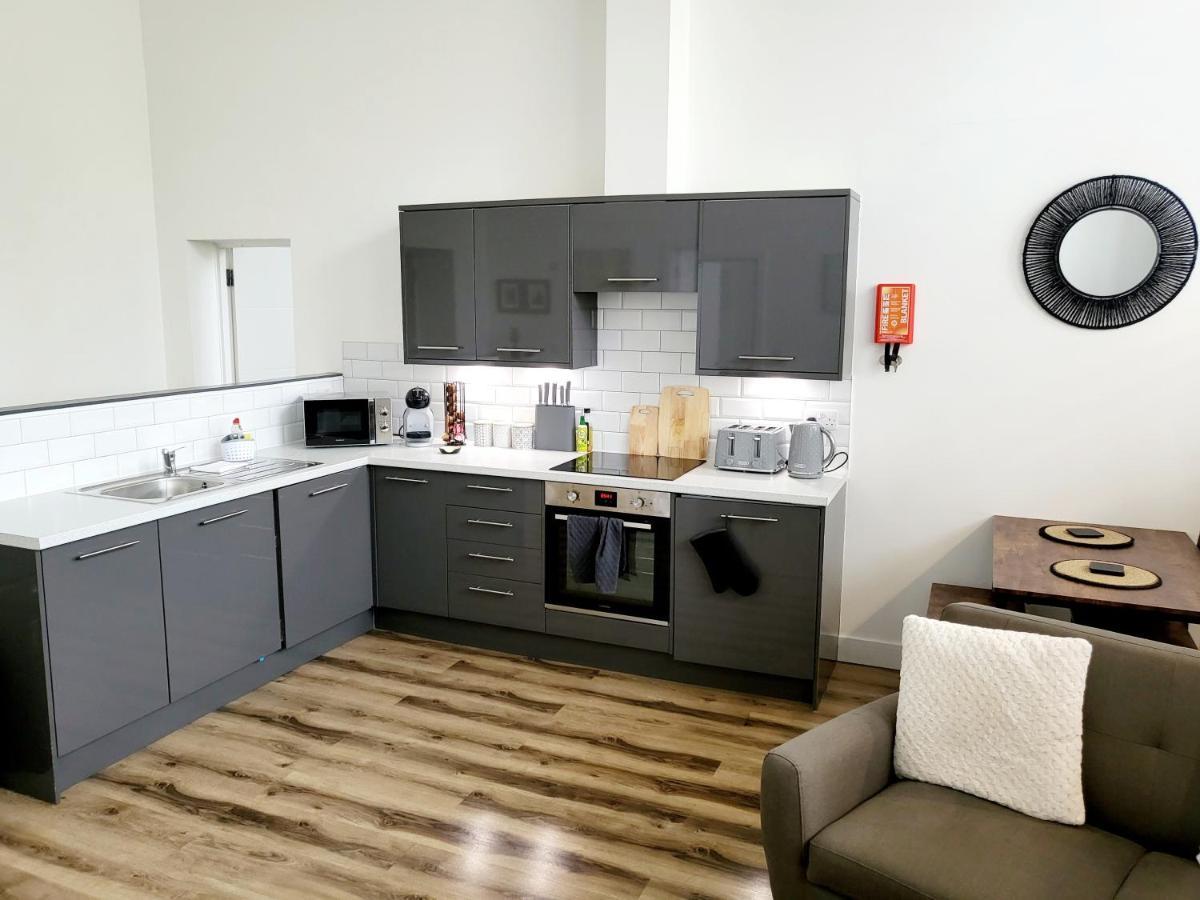 Burkhardt Hall- Parking Included- Sleeps 4 Apartment Swindon Exterior photo
